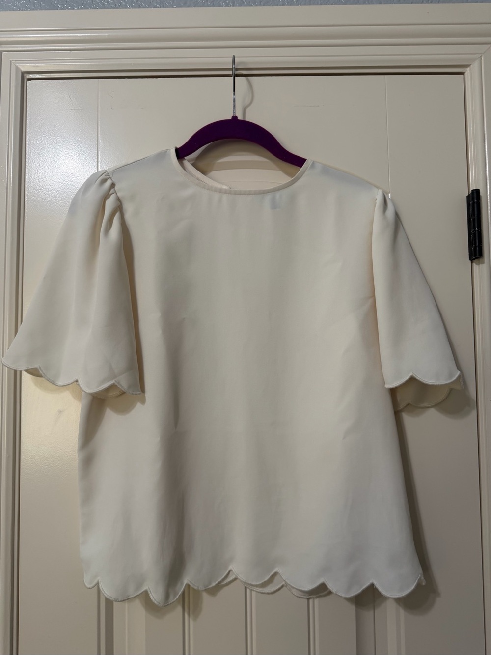 Express Cream Scallop Short Sleeve Top